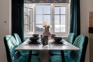 The Hyde Park Retreat - Stylish 2BR Family Apt.