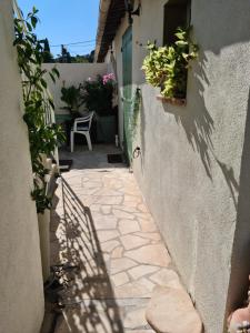 Appartements STUDIO INDEPENDANT AUBAGNE proche AIX CASSIS LA CIOTAT MARSEILLE : photos des chambres