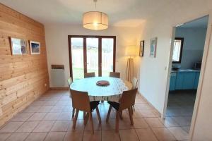 Maisons de vacances Comfortable House With Nice Garden In Audenge : photos des chambres