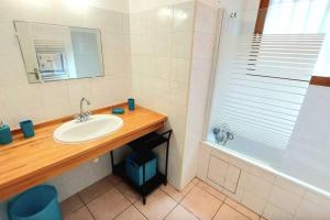 Maisons de vacances Comfortable House With Nice Garden In Audenge : photos des chambres