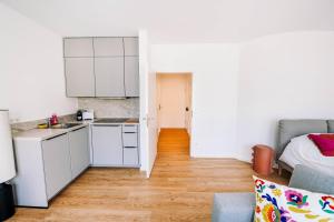 Central Studio sleeps 4