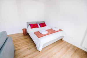 Central Studio sleeps 4