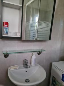 Appartements STUDIO INDEPENDANT AUBAGNE proche AIX CASSIS LA CIOTAT MARSEILLE : photos des chambres