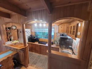 Domek pod Sosnami nad jeziorem GIM