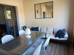 Appartements Appt neuf 2-4 pers avec loggia - Piscine chauffee - Bord de mer - Corse du Sud- Bonifacio : photos des chambres