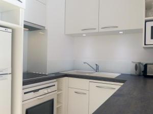 2 Pièces Lumineux sur Pistes, Proche Commerces, Balcon Sud - FR-1-182-133