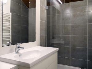 2 Pièces Lumineux sur Pistes, Proche Commerces, Balcon Sud - FR-1-182-133