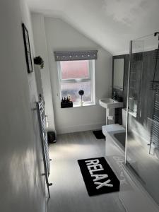 Attractive 3-Bedroom Home with Patio & Fast Wi-Fi