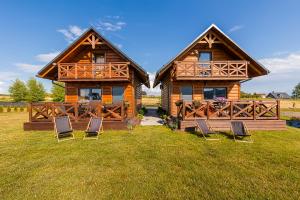 Domki w Blasku Słońca