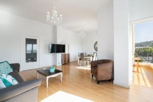 Holidays2Malaga Terraza & junto puerto deportivo