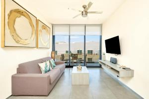 Rooftop Infinity Pool with Cinema & Gym near Beach