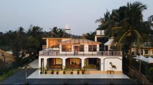 THE ARABiAN VIEW
