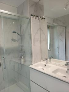 Appartements La Precieuse, RER A Proche Paris : photos des chambres