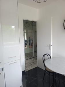 Appartements La Precieuse, RER A Proche Paris : photos des chambres