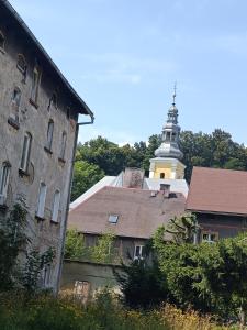 Apartament z kominkiem