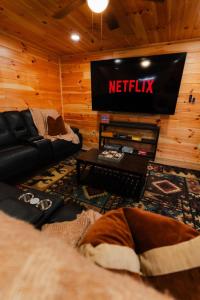 Sleeps 16 Luxury Cabin with Game Room & Hot Tub