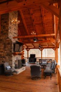 Sleeps 16 Luxury Cabin with Game Room & Hot Tub