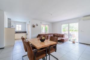 Villas Villa familiale avec piscine, clim & baby-foot : photos des chambres