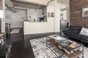 The Iconic Memphis Studio!