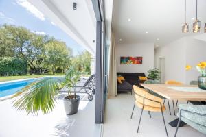 Villa Basini 5km from the centre of Split,Heated pool