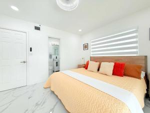 Heated Pool, Arcade, Billiards & 10min to Beach