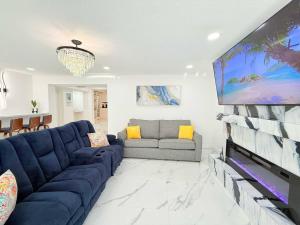 Ultimate Getaway Private Pool & Games Near Beach