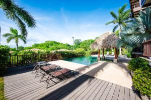 Oceanview Condo w - Pool & BBQ Grill