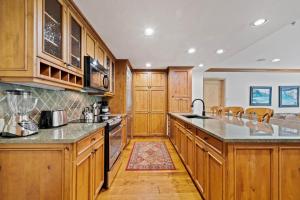 Lodge Tower 187 Three Bedroom Residence