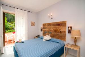 Double Room with Balcony with sea or garden view room in Hotel Cernia Isola Botanica