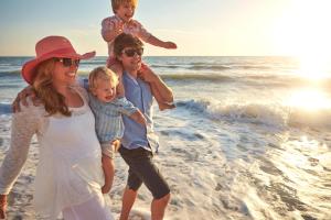 Great 8 Berth Caravan With Decking Area, Near To Caister Beach Ref 65054Eb