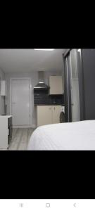 Low Budget Studio Room