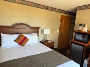 Ebb Tide Oceanfront Inn