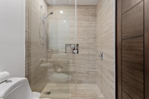 2 BR Apartment in Marina Condo