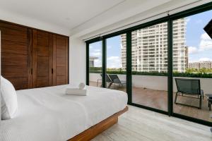 2 BR Apartment in Marina Condo