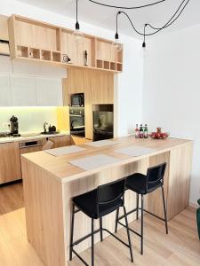 A&A Stellaris Apartment, Free parking