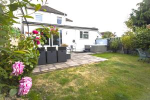 Dolphin Retreat close to Beaches and Harbour