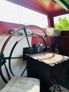 Bateaux Hebergement insolite Boat Near Paris : photos des chambres