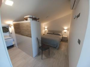 Villa Paolo attico appartamento loft matrimoniale piu singolo diviso da armadi,piu divano letto singolo