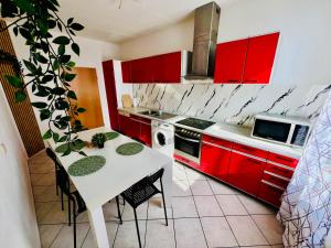 Evelins Haus Monteur und Familienwohnung