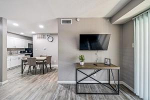 Convenient Midterm Housing Option