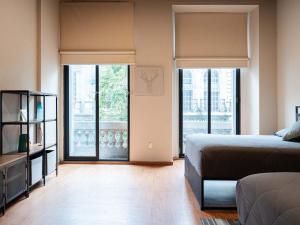 104 Location 2Bdrm 2bath AC apt Fits 8 Rooftop