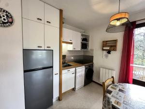 Appartements Residence Le Grand Adret - Tres belle vue sur le parc de la residence et la montagne MAE-5643 : photos des chambres