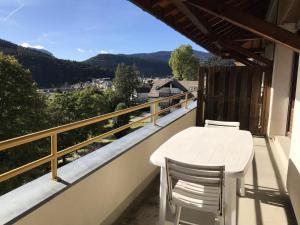 Appartements Residence Le Grand Adret - Tres belle vue sur le parc de la residence et la montagne MAE-5643 : photos des chambres