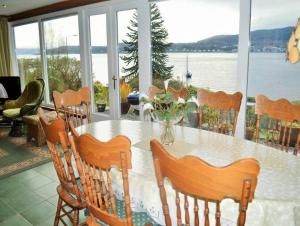 Four-Bedroom Holiday Home room in Ardmun House