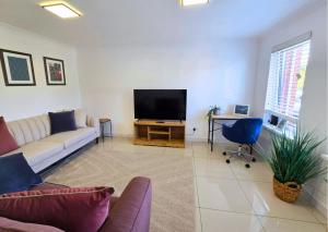 Cutters House Sleeps 9 Newport