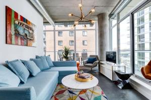 Modern 1BR Condo for 4 Great Views and Balcony