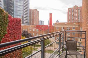 Upscale Apartment Near Lake Michigan