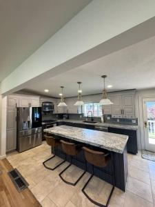 Skiing, 2 Kitchens, 2 Units in 1, 80in TVs, WD, 2 Backyards