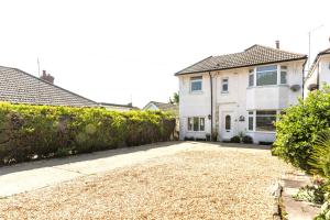 Dolphin Retreat close to Beaches and Harbour