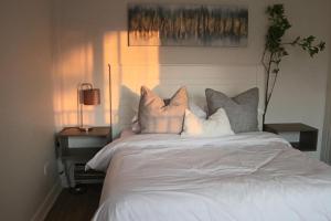 The Mallside Apartments-Roadside